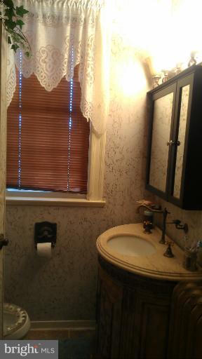 733 Park Road Northwest Washington, DC 20010 - Photo 1 of 7 Bath