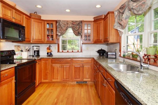 45 Fiske Hill Road Sturbridge, MA 01566 - Photo 3 of 25 Gallery Image 3