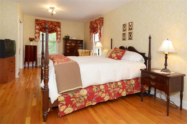 45 Fiske Hill Road Sturbridge, MA 01566 - Photo 9 of 25 Gallery Image 9