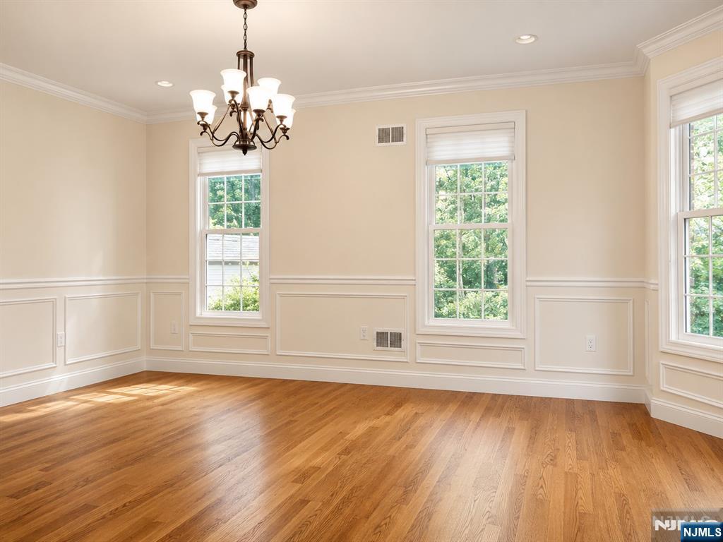 43 Mountainview Road Demarest, NJ 07627 - Photo 4 of 25