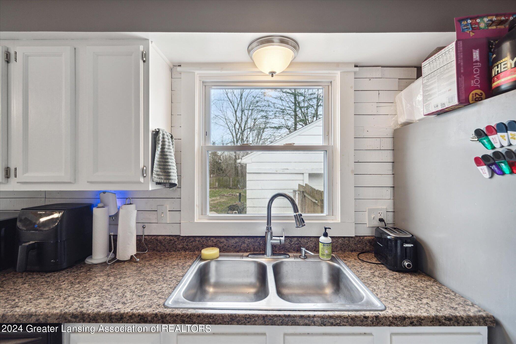 3611 Pleasant Grove Road Lansing, MI 48910 - Photo 11 of 26 13-3611-Pleasant-Grove-Rd-Lansing-MI-489