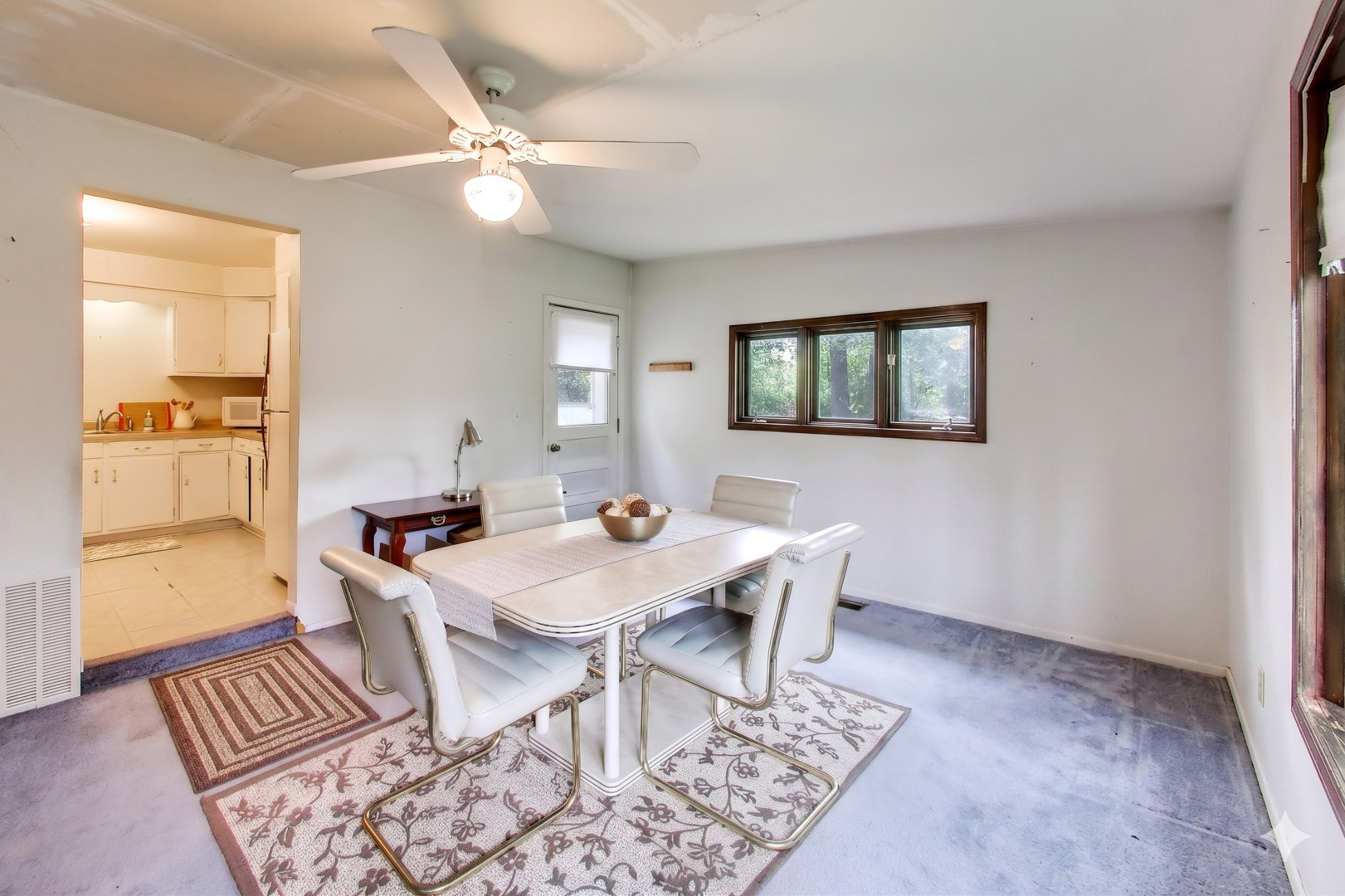 1281 Banbury Road Mundelein, IL 60060 - Photo 6 of 34