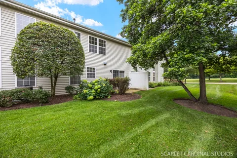 $325,000 | 2242 Foxmoor Lane, Unit 2242, Aurora, IL 60502