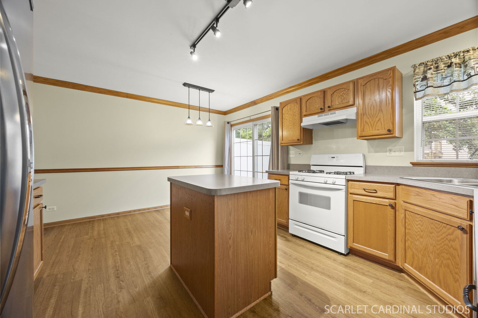 2242 Foxmoor Lane, Unit 2242 Aurora, IL 60502 - Photo 5 of 20 a kitchen with cabinets a sink and appliances