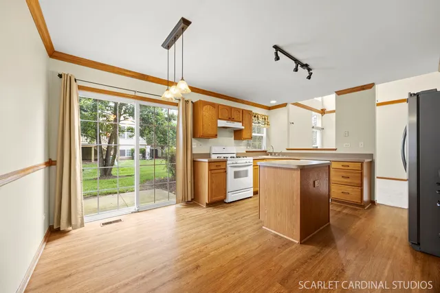 $325,000 | 2242 Foxmoor Lane, Unit 2242, Aurora, IL 60502