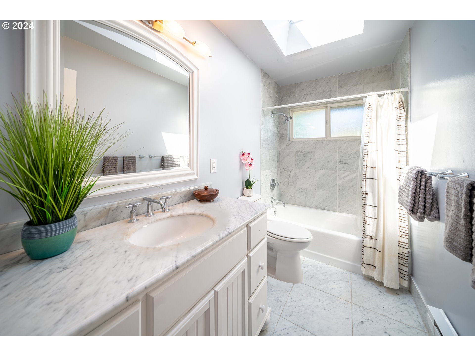1611 Southwest Carson Street Portland, OR 97219 - Photo 13 of 27 Gallery Image 13