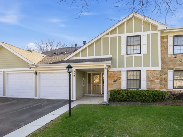 $339,900 | 549 Williamsburg Court, Unit 2B, Wheeling, IL 60090