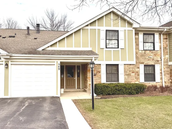 $339,900 | 549 Williamsburg Court, Unit 2B, Wheeling, IL 60090