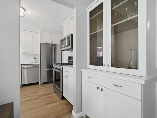 $339,900 | 549 Williamsburg Court, Unit B2, Wheeling, IL 60090