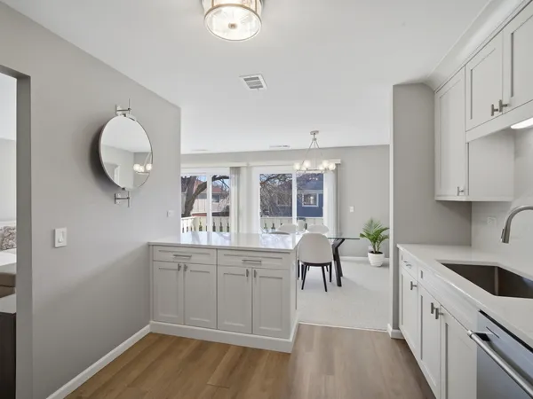 $339,900 | 549 Williamsburg Court, Unit B2, Wheeling, IL 60090