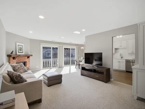 $339,900 | 549 Williamsburg Court, Unit B2, Wheeling, IL 60090