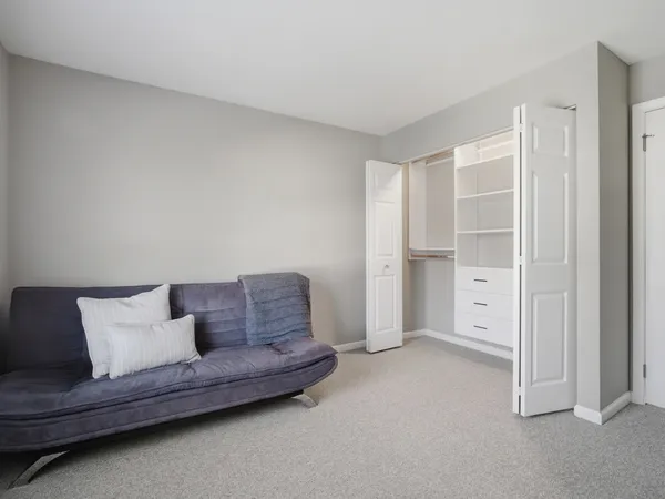 $339,900 | 549 Williamsburg Court, Unit B2, Wheeling, IL 60090