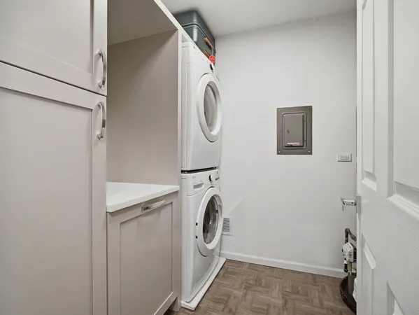 $339,900 | 549 Williamsburg Court, Unit B2, Wheeling, IL 60090