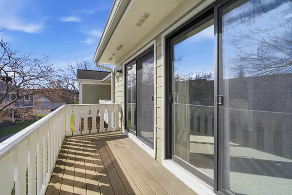 $339,900 | 549 Williamsburg Court, Unit B2, Wheeling, IL 60090