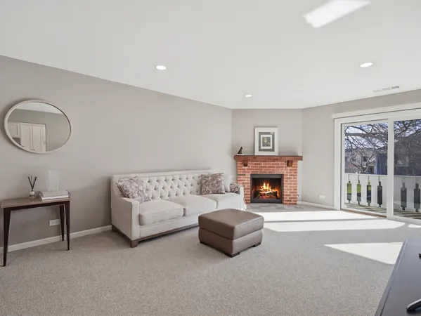 $339,900 | 549 Williamsburg Court, Unit B2, Wheeling, IL 60090