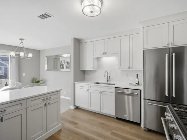 $339,900 | 549 Williamsburg Court, Unit B2, Wheeling, IL 60090