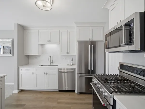 $339,900 | 549 Williamsburg Court, Unit B2, Wheeling, IL 60090