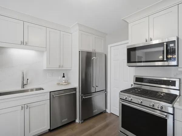 $339,900 | 549 Williamsburg Court, Unit B2, Wheeling, IL 60090