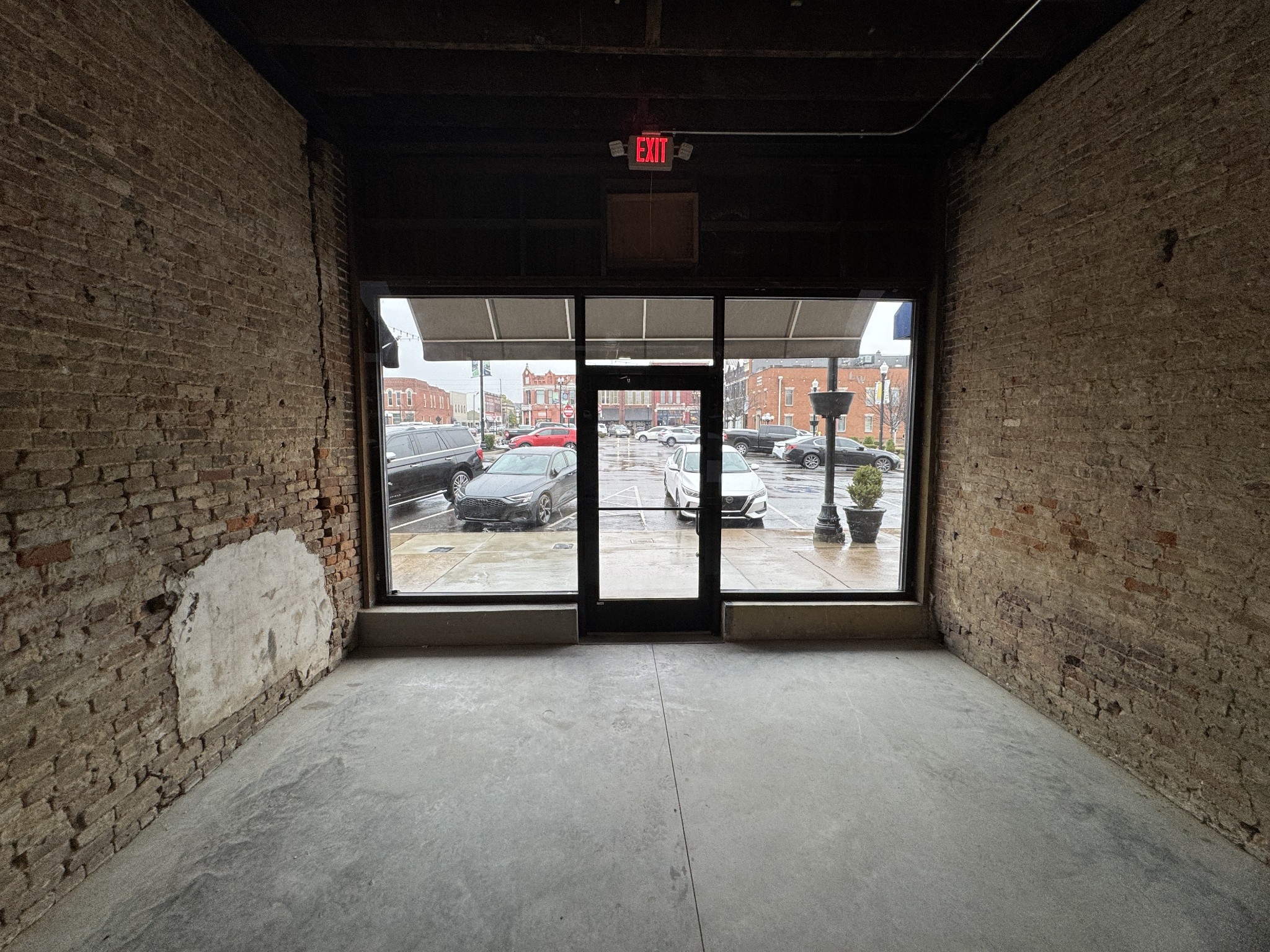 129 Public Square Lebanon, TN 37087 - Photo 3 of 9 a view of an empty room with windows
