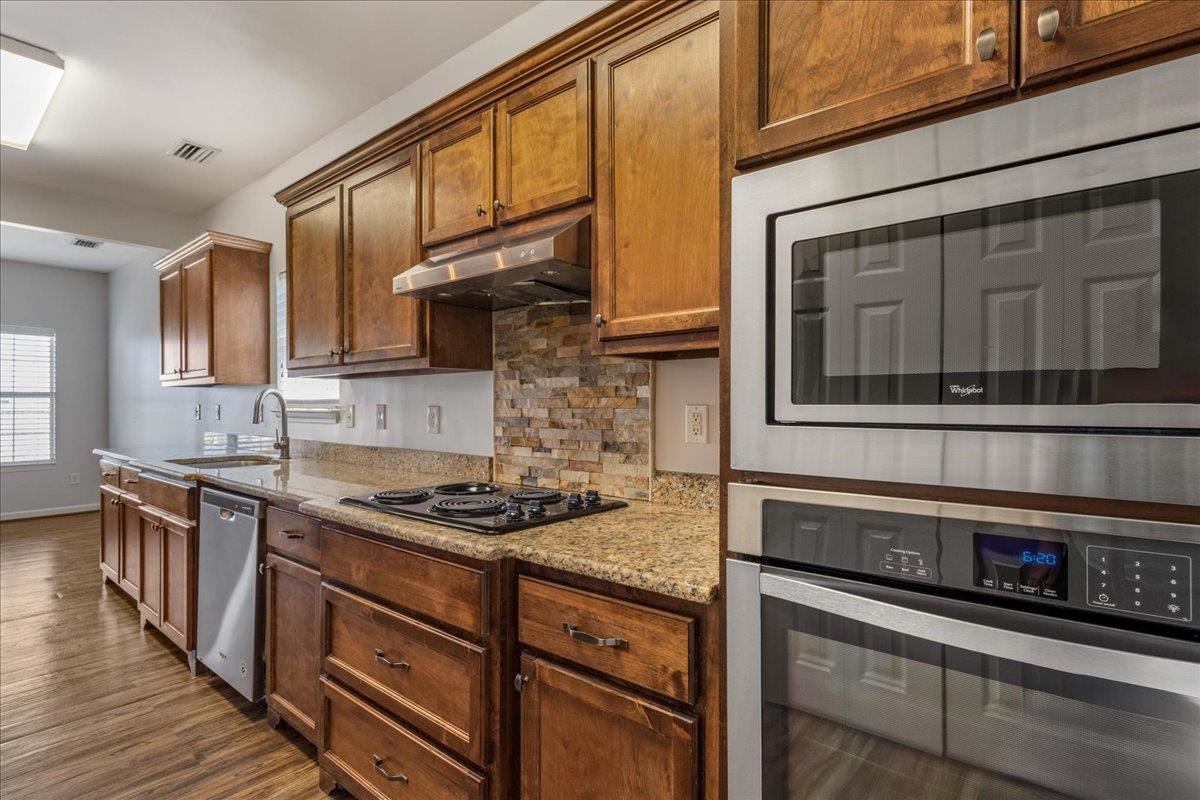 6866 Crimson Ridge Street Gulf Shores, AL 36542 - Photo 11 of 30 Kitchen