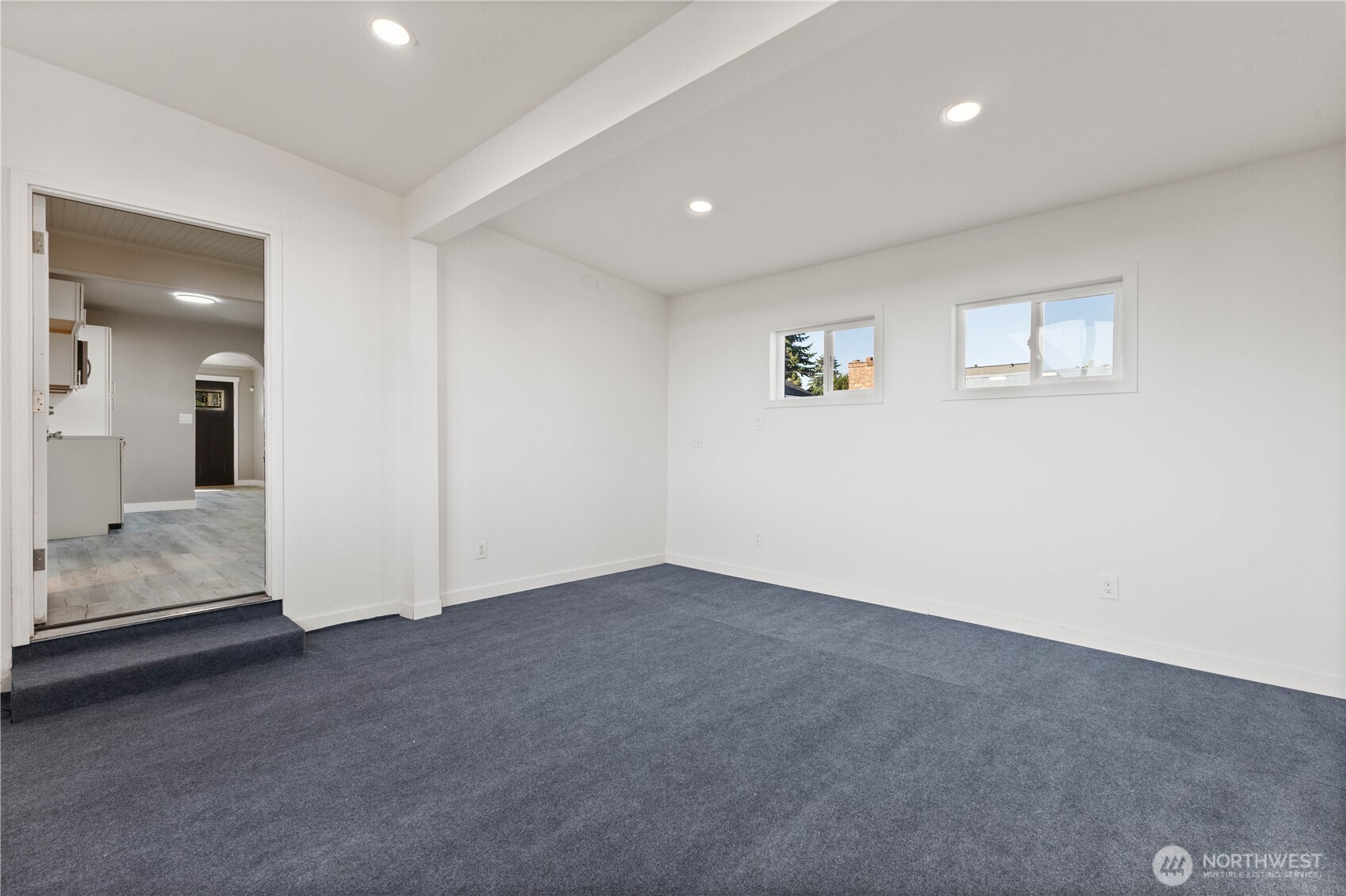 639 Elizabeth Street Sumner, WA 98390 - Photo 14 of 26 an empty room with entryway