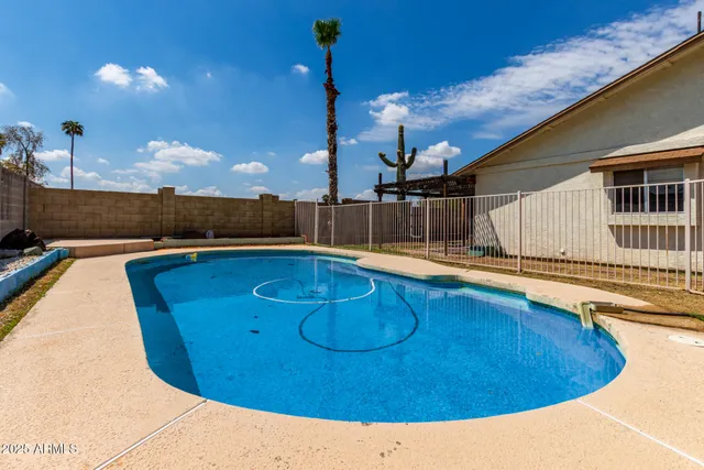 $1,999 | 4001 West Libby Street, Glendale, AZ 85308