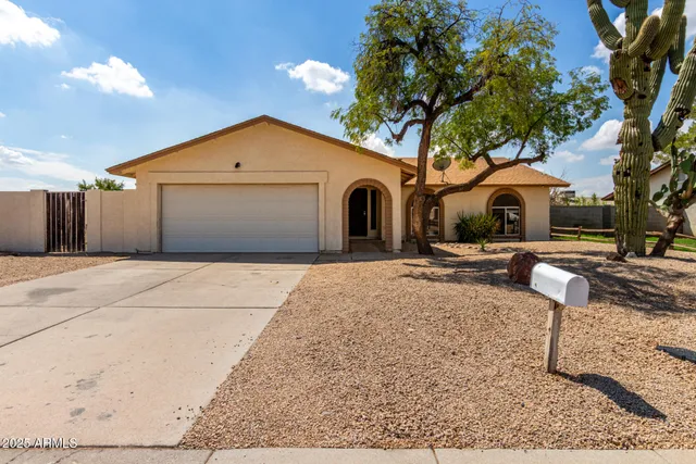 $1,999 | 4001 West Libby Street, Glendale, AZ 85308