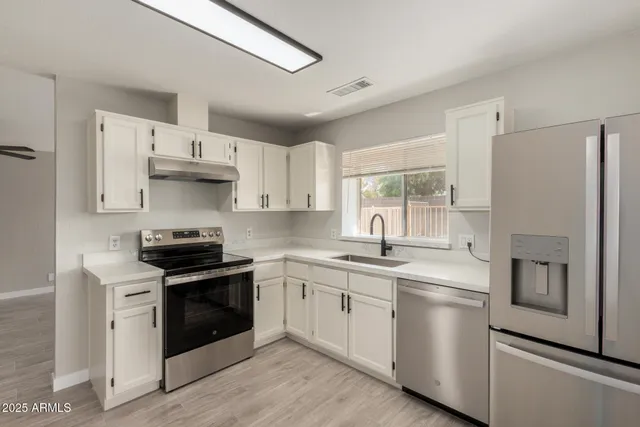 $1,999 | 4001 West Libby Street, Glendale, AZ 85308