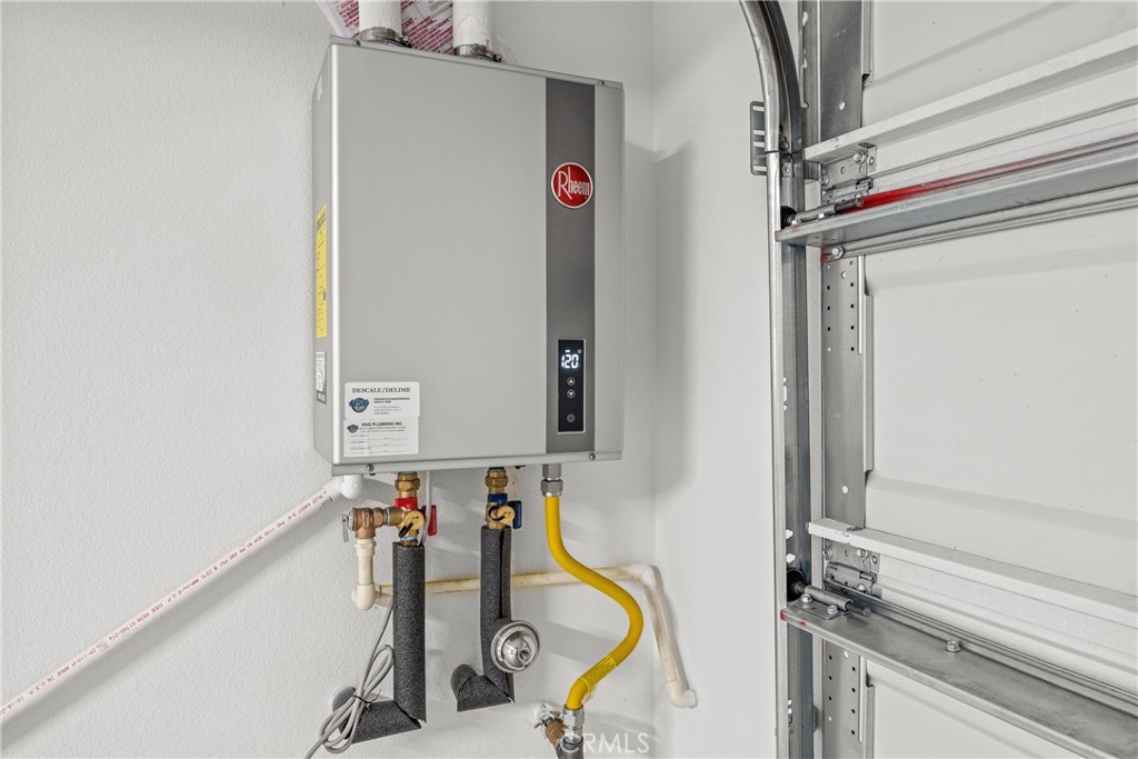 15907 Blue Copper Way Fontana, CA 92336 - Photo 19 of 31