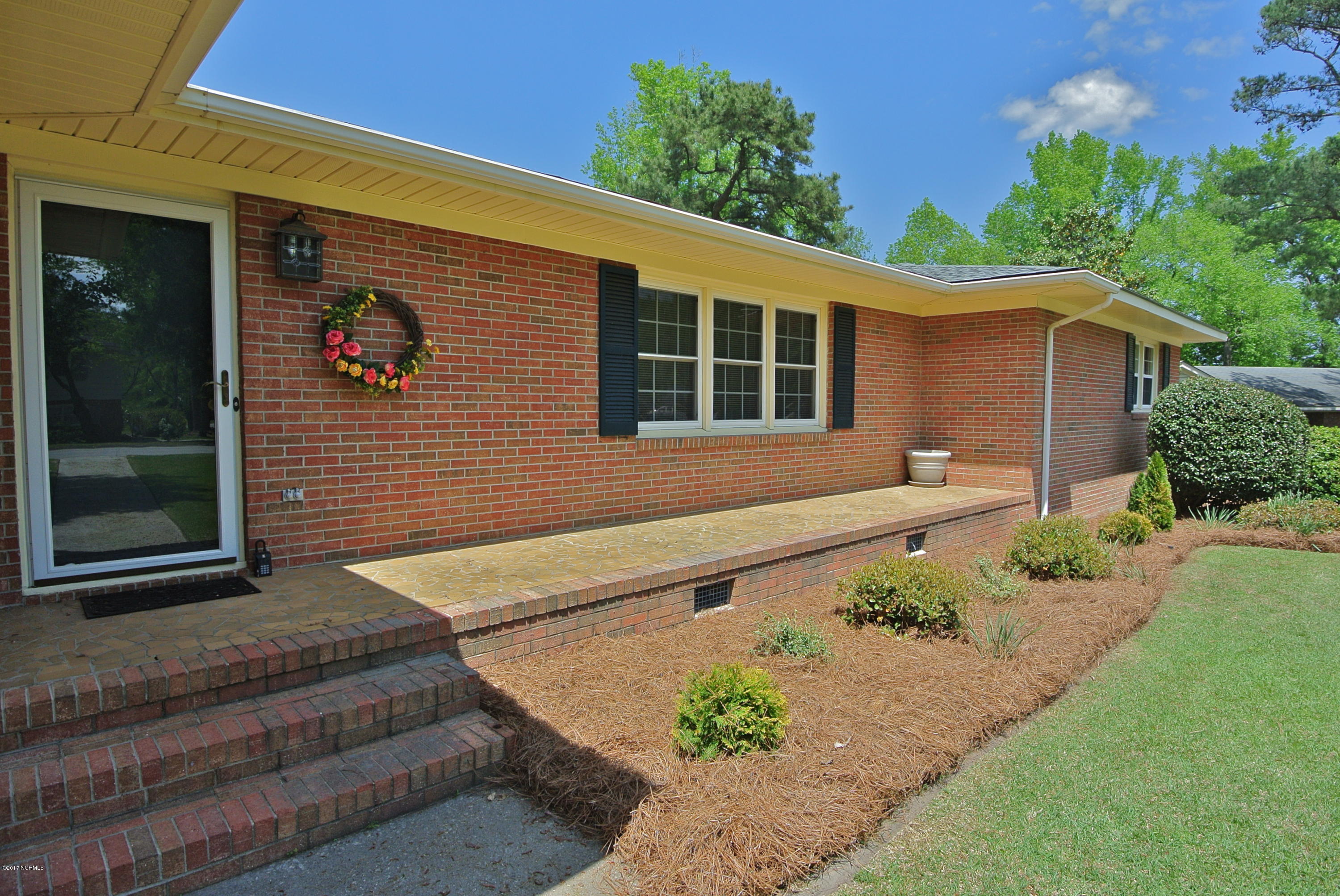 1502 Kimberly Road New Bern, NC 28562 - Photo 4 of 58 DSC_0783