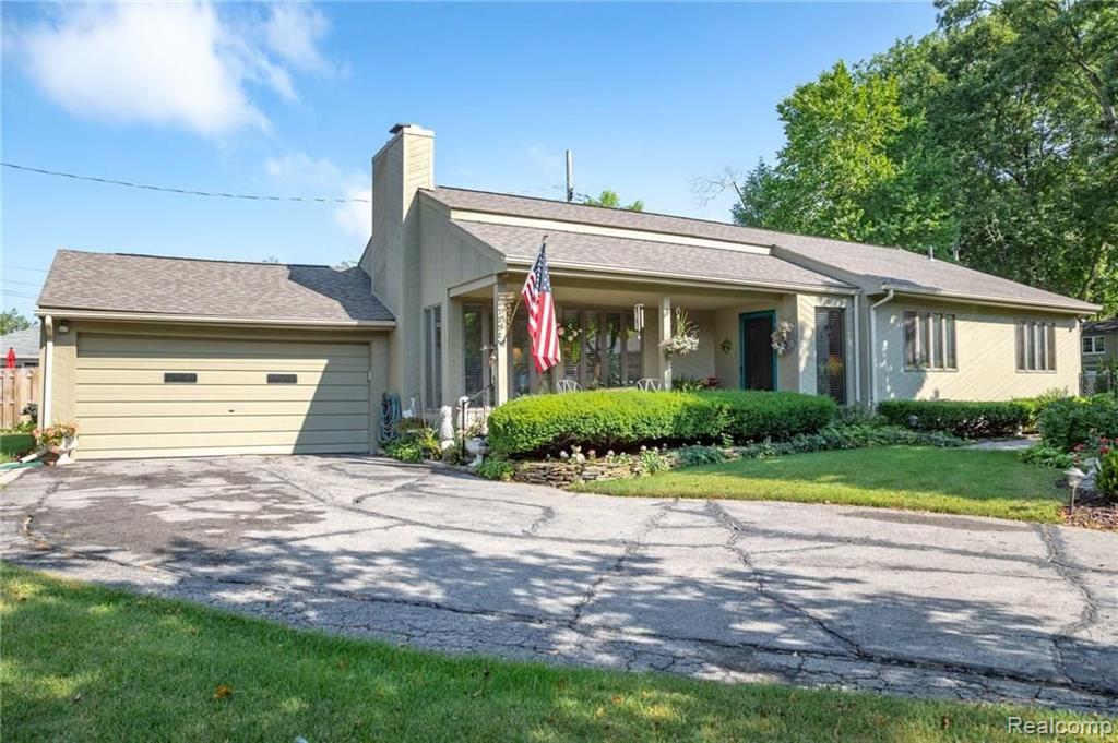 336 Stephens Road Grosse Pointe Farms, MI 48236 - Photo 2 of 22