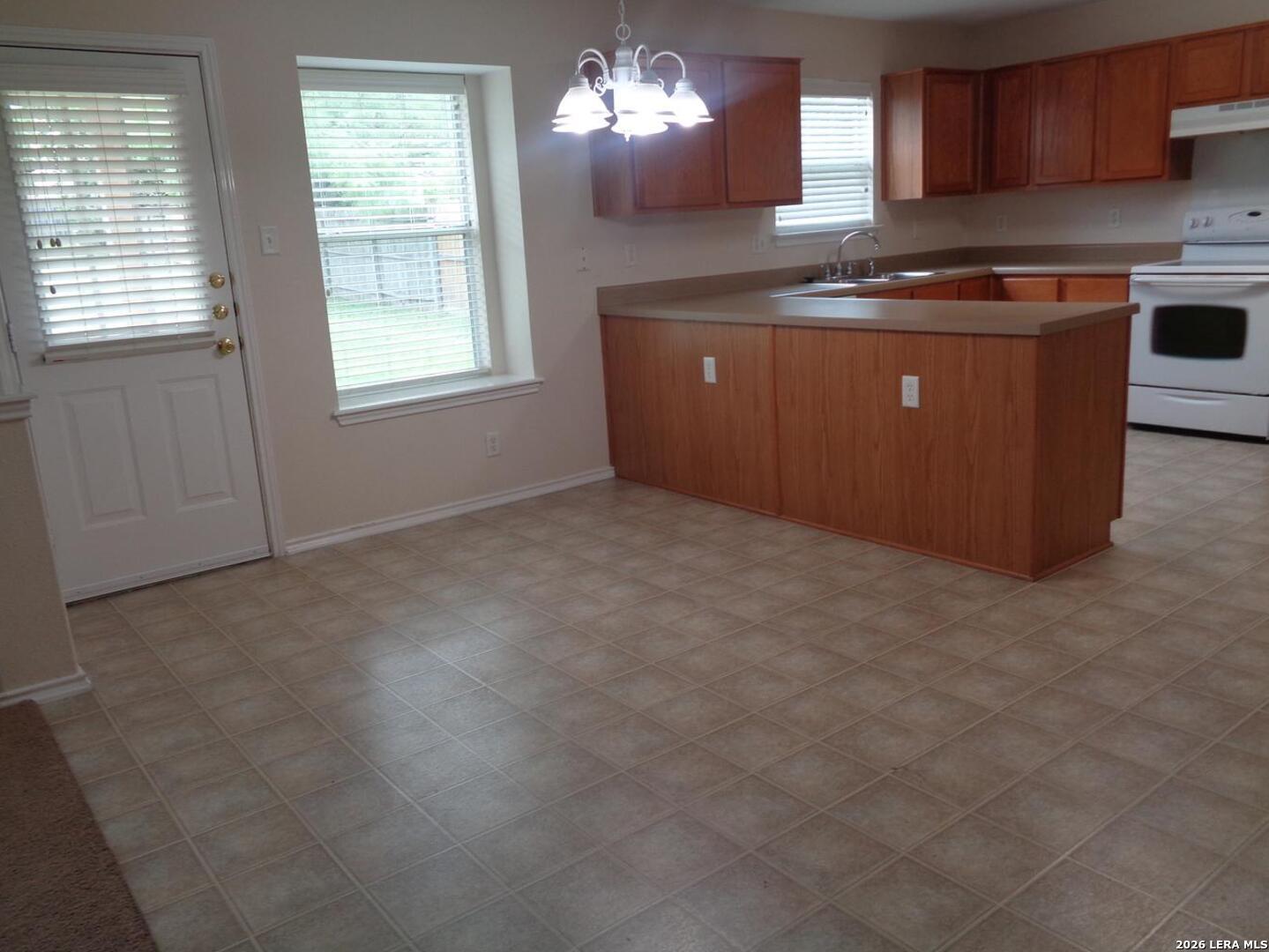 654 Rattler Bluff San Antonio, TX 78251 - Photo 4 of 17