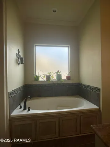 $2,150 | 144 Heathwood Drive, Broussard, LA 70518