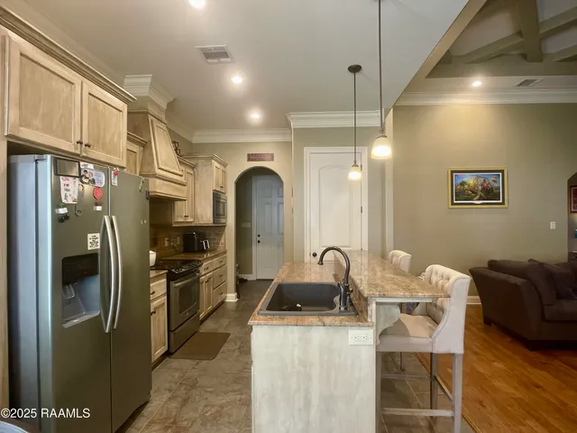 $2,150 | 144 Heathwood Drive, Broussard, LA 70518