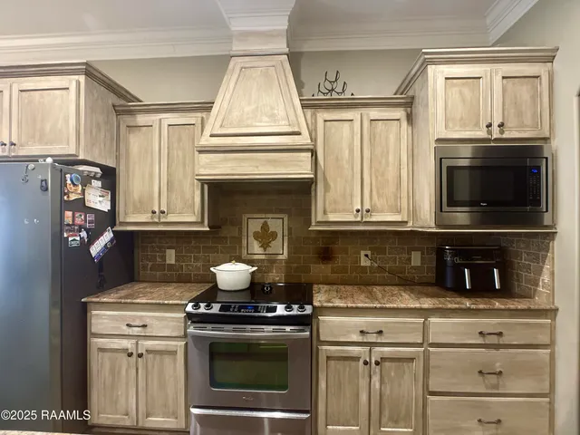 $2,150 | 144 Heathwood Drive, Broussard, LA 70518