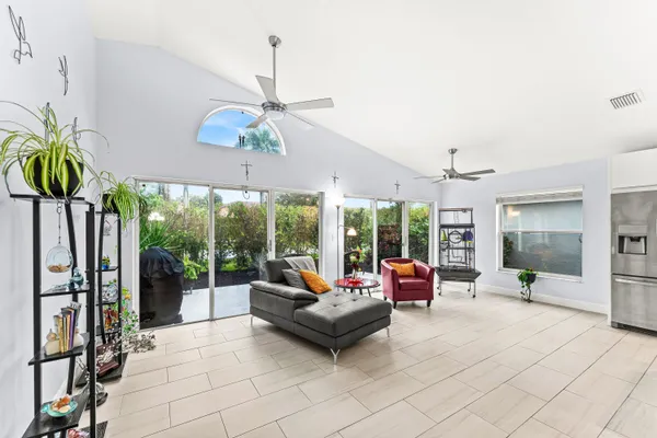 $458,000 | 9702 Harbour Lake Circle, Boynton Beach, FL 33437