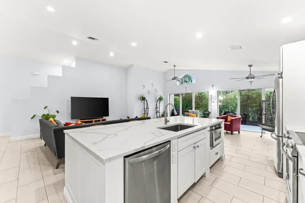 $458,000 | 9702 Harbour Lake Circle, Boynton Beach, FL 33437