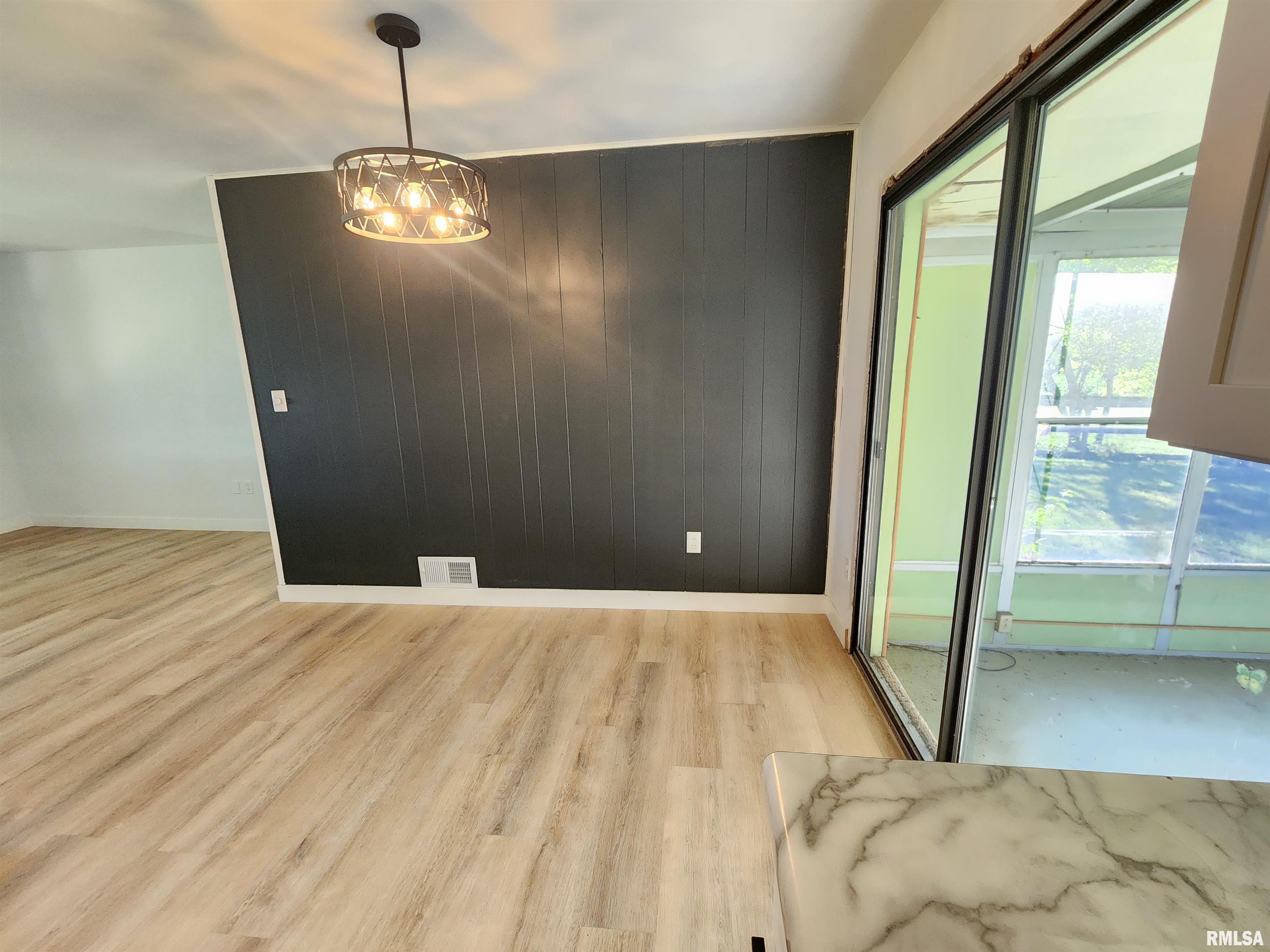 23184 East Park Road Farmington, IL 61531 - Photo 7 of 19