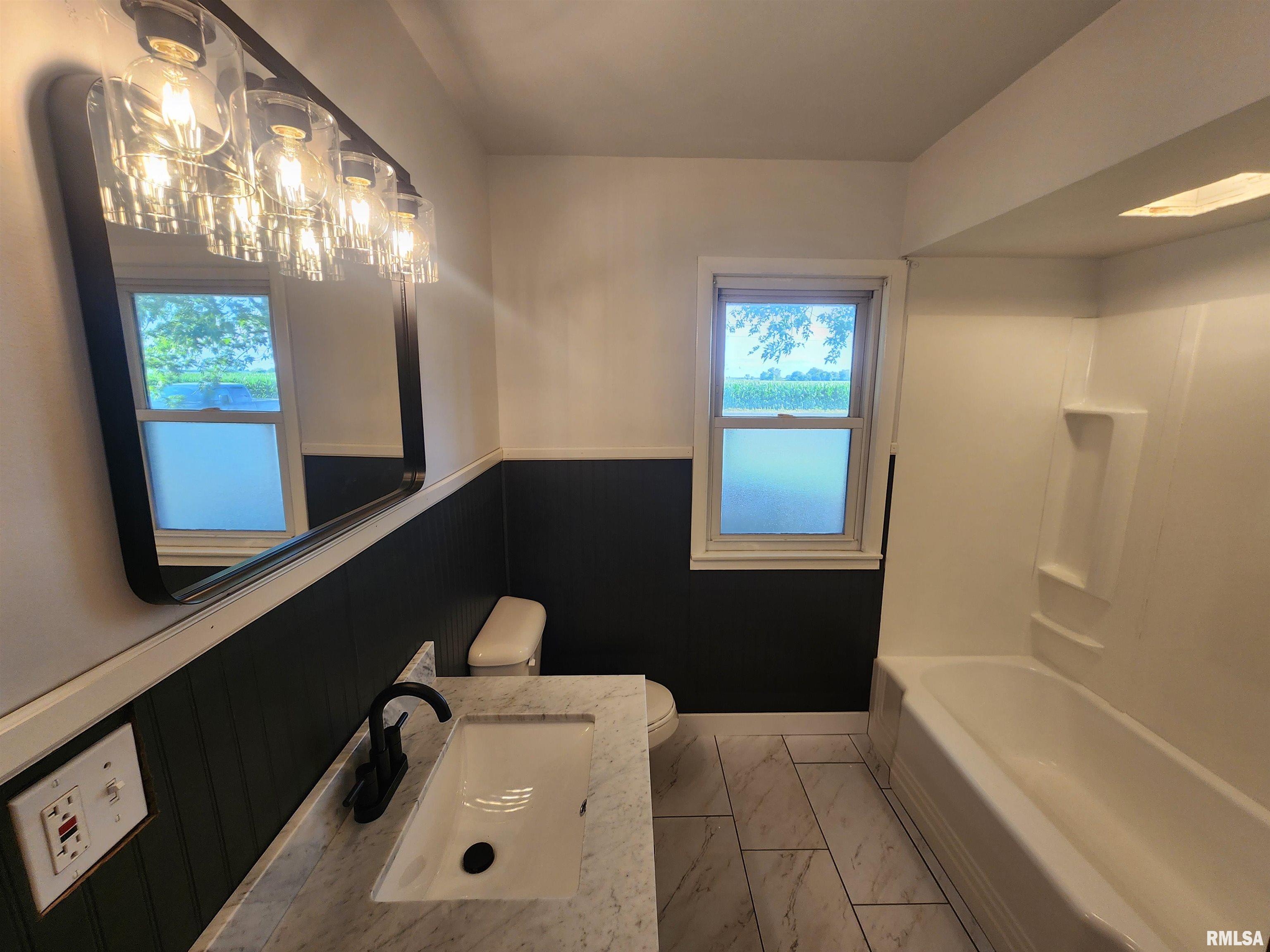 23184 East Park Road Farmington, IL 61531 - Photo 8 of 19