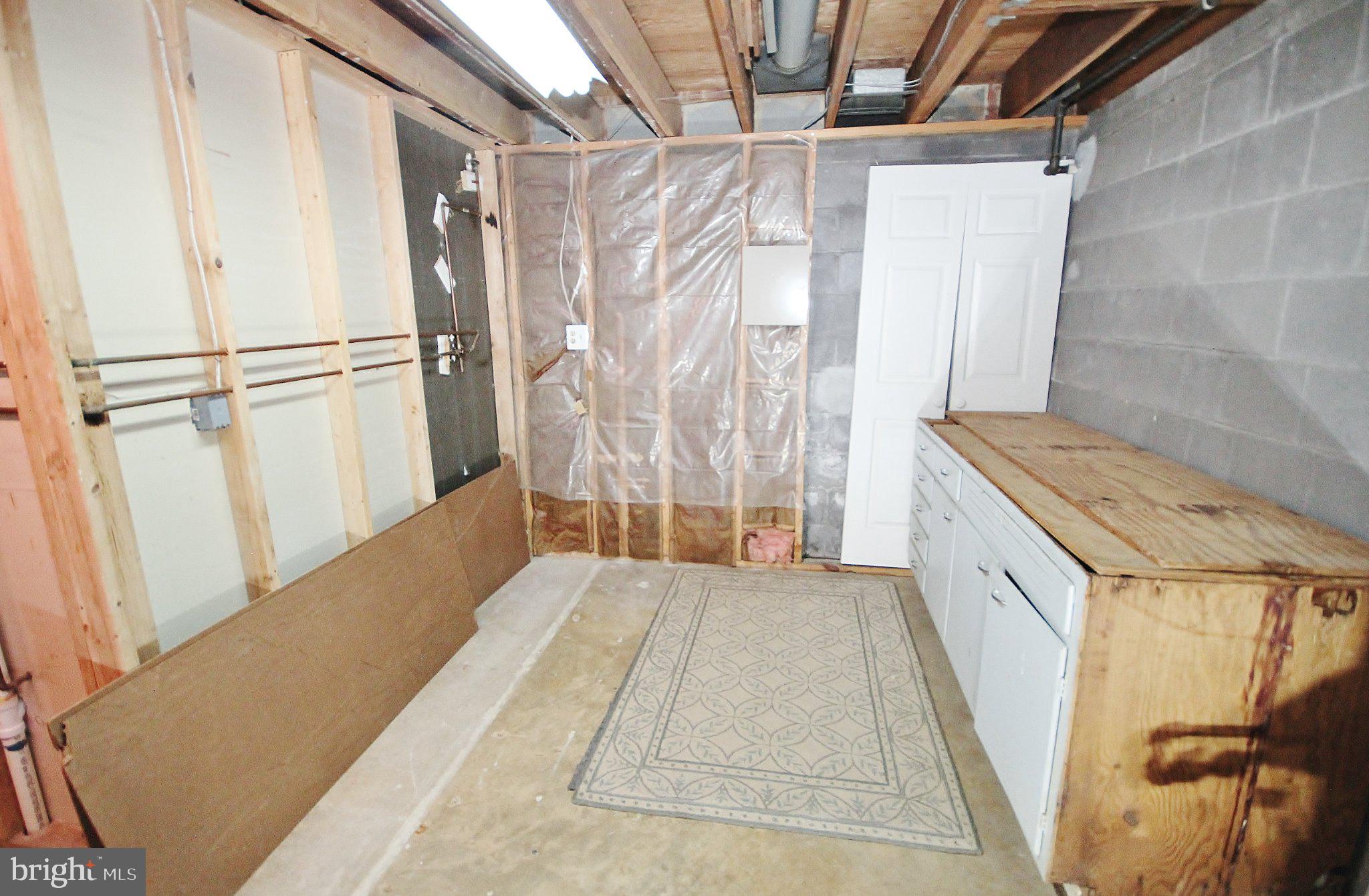 5504 Inverchapel Road Springfield, VA 22151 - Photo 34 of 51 Versatile space ready for your vision.