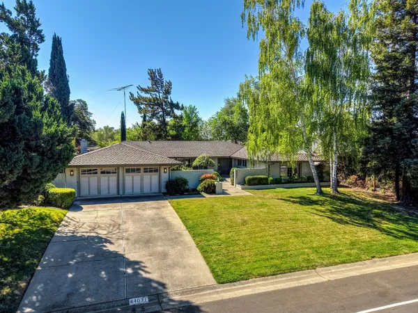 $1,250,000 | 44031 South El Macero Drive, El Macero, CA 95618
