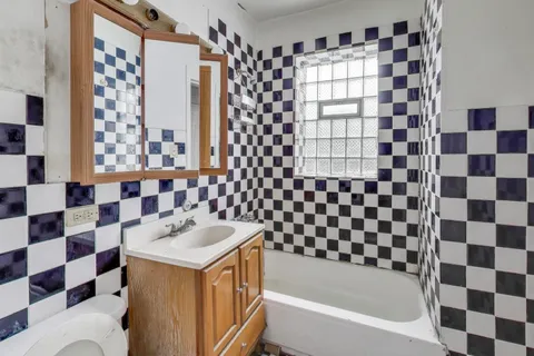 $299,000 | 4105-03 West Grenshaw Street, Chicago, IL 60624