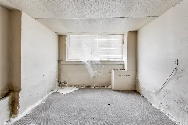 a picture of a bathroom