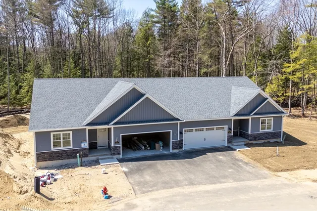 $689,900 | 11 Nicols Way, Unit 11, Easthampton, MA 01027