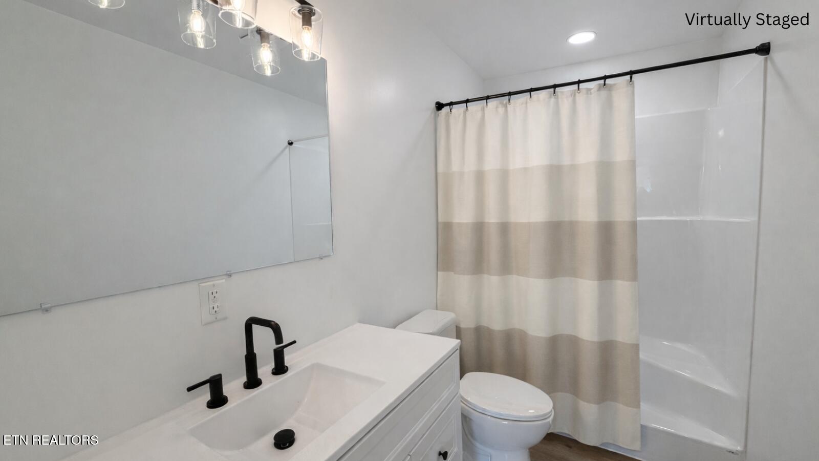 3139 Easy Street Pigeon Forge, TN 37862 - Photo 12 of 20 Bathroom One