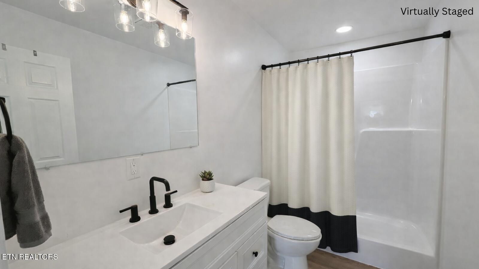 3139 Easy Street Pigeon Forge, TN 37862 - Photo 16 of 20 Bathroom Two