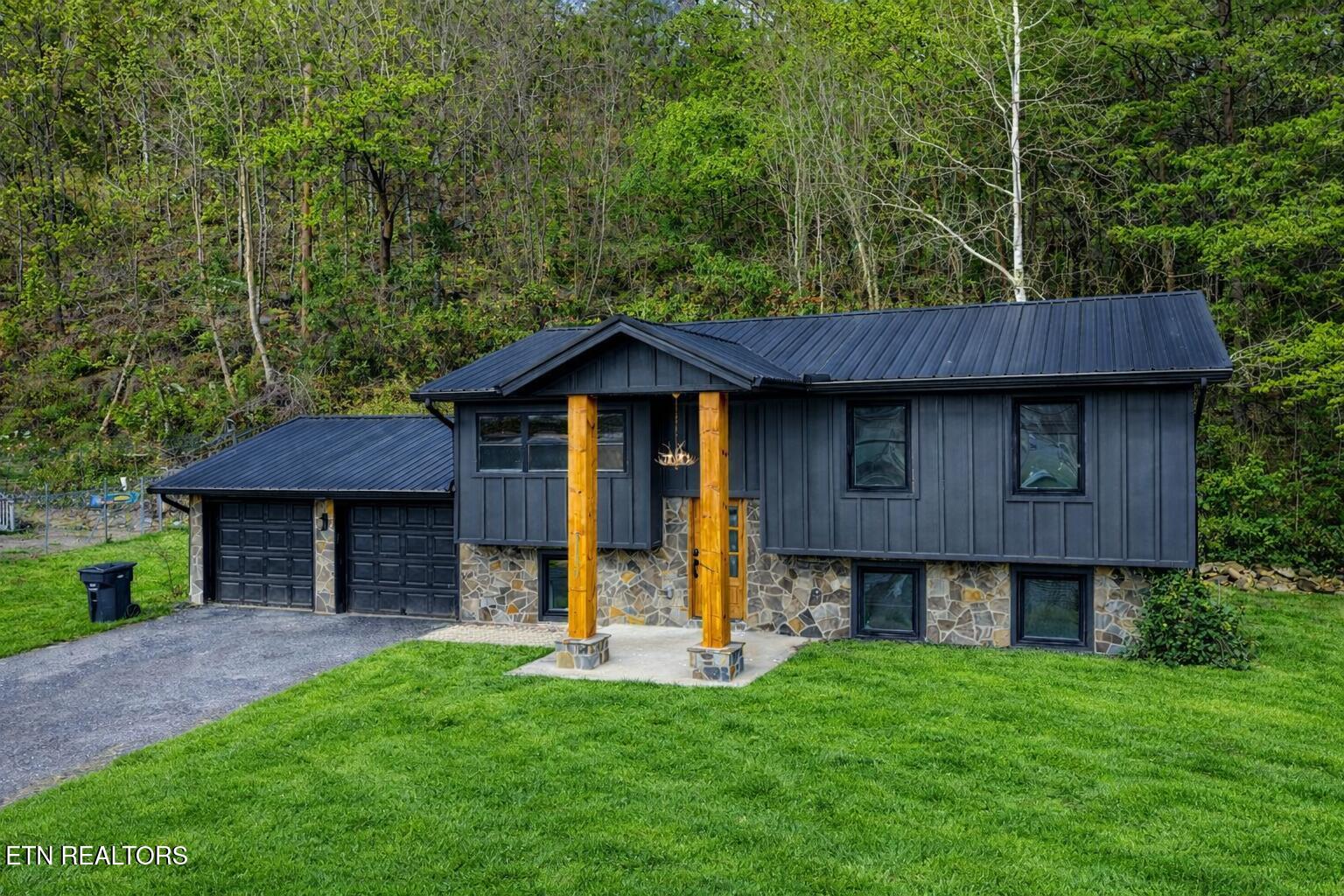 3139 Easy Street Pigeon Forge, TN 37862 - Photo 2 of 20 Right copy