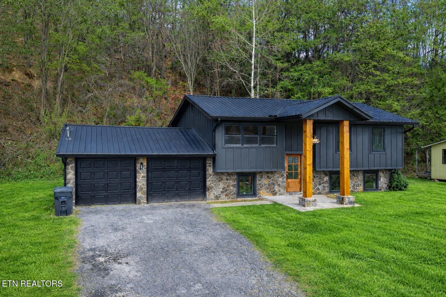 3139 Easy Street Pigeon Forge, TN 37862 - Photo 3 of 20 Left copy