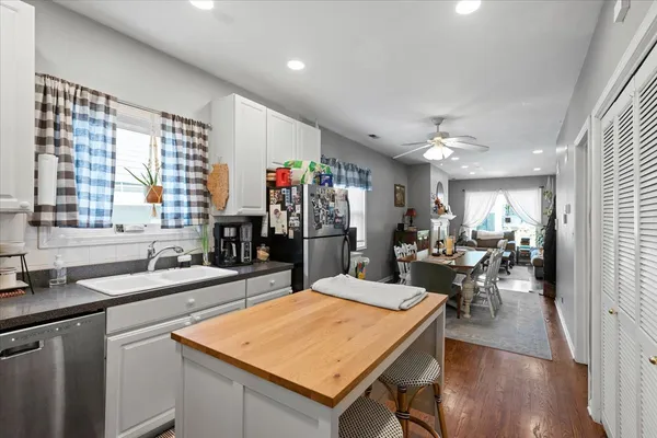 $3,150 | 1345 West Walton Street, Unit 2, Chicago, IL 60642