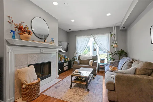 $3,150 | 1345 West Walton Street, Unit 2, Chicago, IL 60642